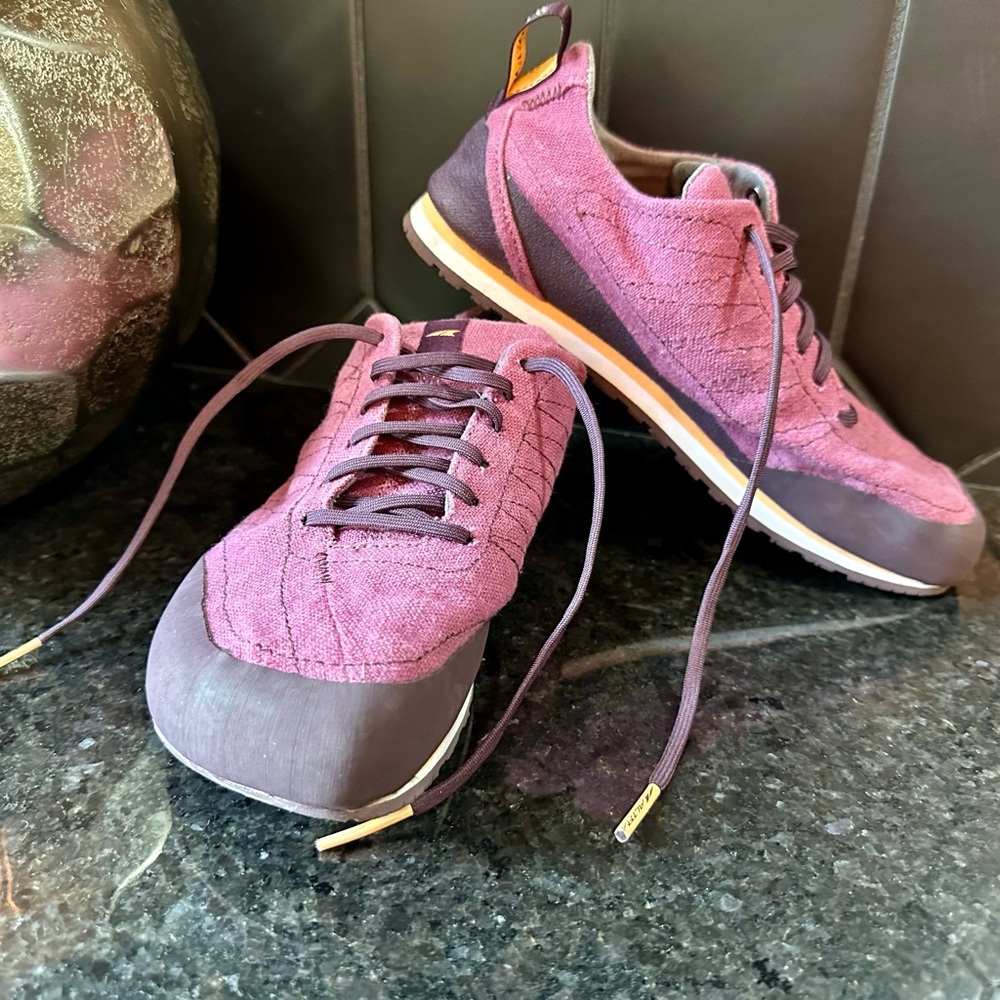 Women’s Altra canvas purple multi purpose shoe
